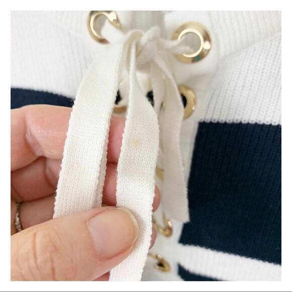 Tommy Hilfiger B/W Striped Sweater w/Bell Sleeves - Picture 4 of 12